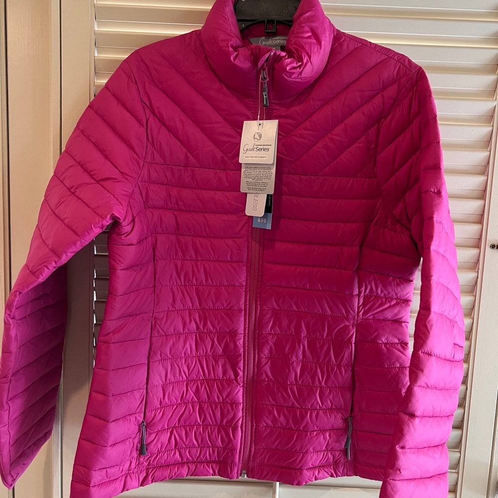 Gander mountain, water resistant , Thinsulate insulation featherless